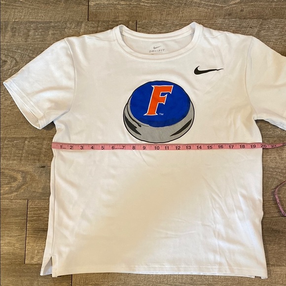 Nike White and Blue Short Sleeve Tee with Graphic Design - Picture 1 of 5